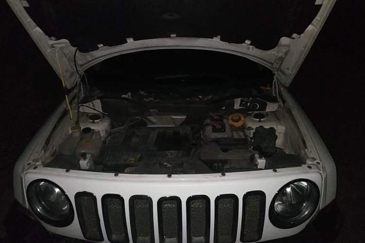 Used Jeep Patriot 2014 2.4L Sport Edition Engine Bay