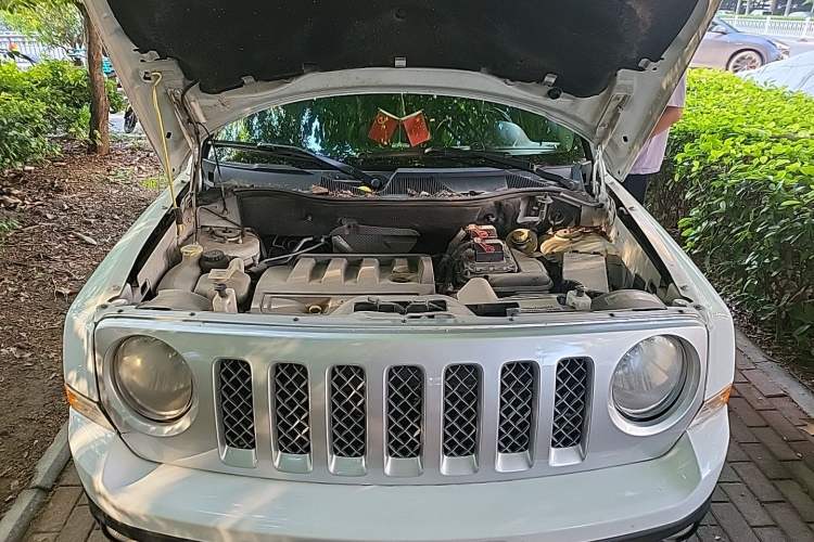 Used Jeep Patriot 2014 2.4L Serpentine Collection Edition Engine Bay