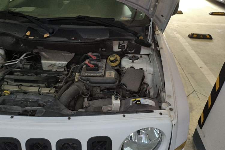 Used Jeep Patriot 2014 2.4L Sport Edition Engine Bay Left
