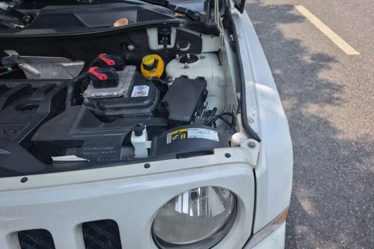 Used Jeep Patriot 2014 2.4L Sport Edition Engine Bay Left
