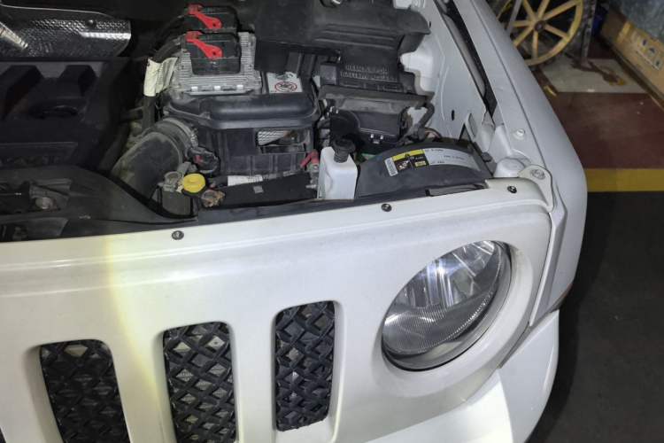 Used Jeep Patriot 2014 2.4L Sport Edition Engine Bay Left