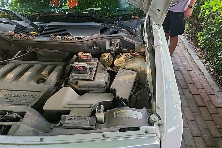 Used Jeep Patriot 2014 2.4L Serpentine Collection Edition Engine Bay Left