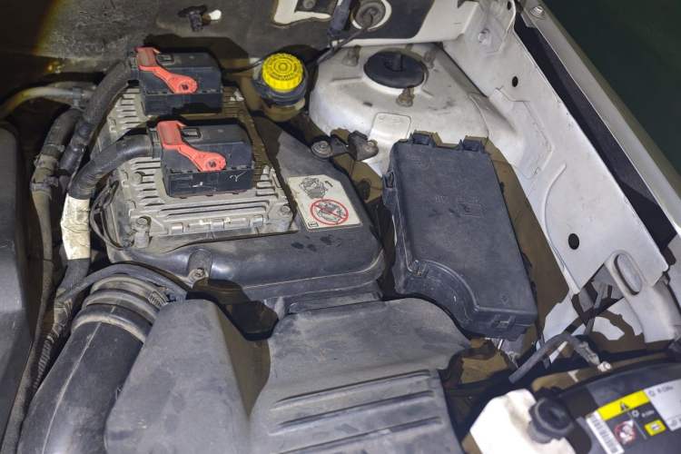 Used Jeep Patriot 2014 2.4L Sport Edition Engine Bay Left