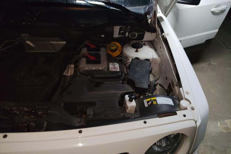 Used Jeep Patriot 2014 2.0L Sport Enhanced Edition Engine Bay Left