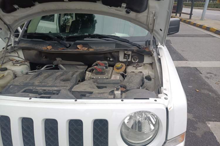 Used Jeep Patriot 2014 2.4L Sport Edition Engine Bay Left