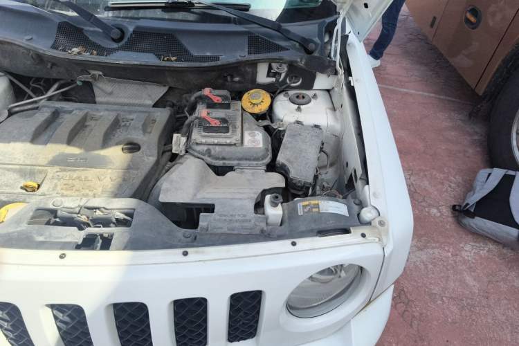 Used Jeep Patriot 2014 2.4L Sport Edition Engine Bay Left