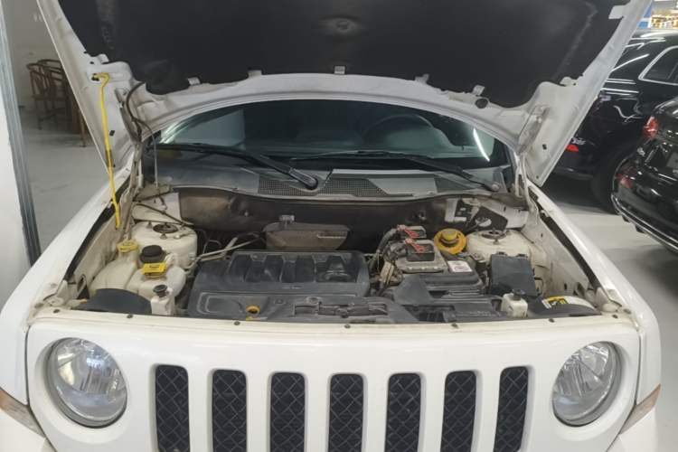 Used Jeep Patriot 2014 2.4L Sport Edition Engine Bay