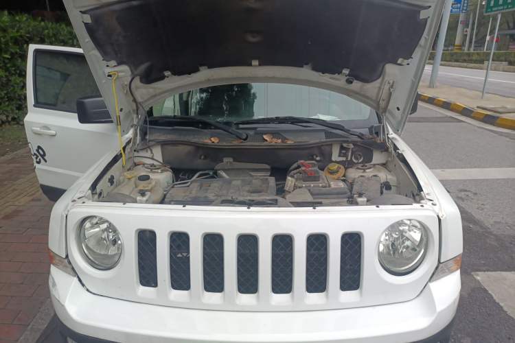 Used Jeep Patriot 2014 2.4L Sport Edition Engine Bay