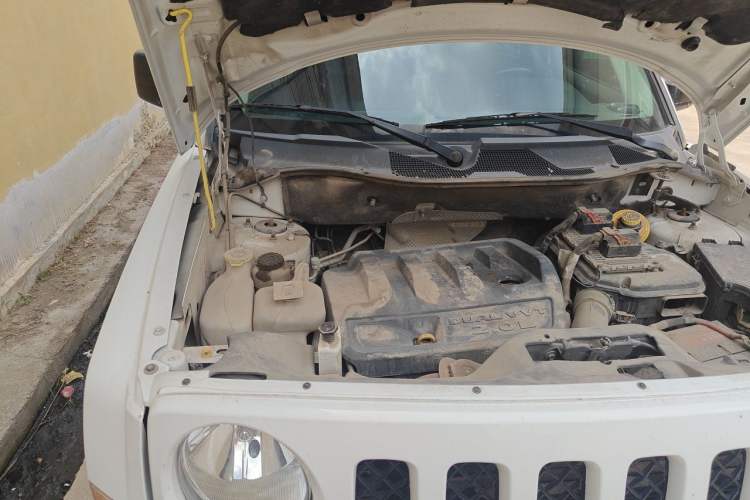 Used Jeep Patriot 2014 2.0L Sport Enhanced Edition Engine Bay Right