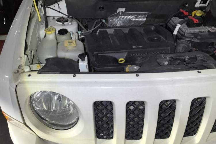Used Jeep Patriot 2014 2.4L Sport Edition Engine Bay Right