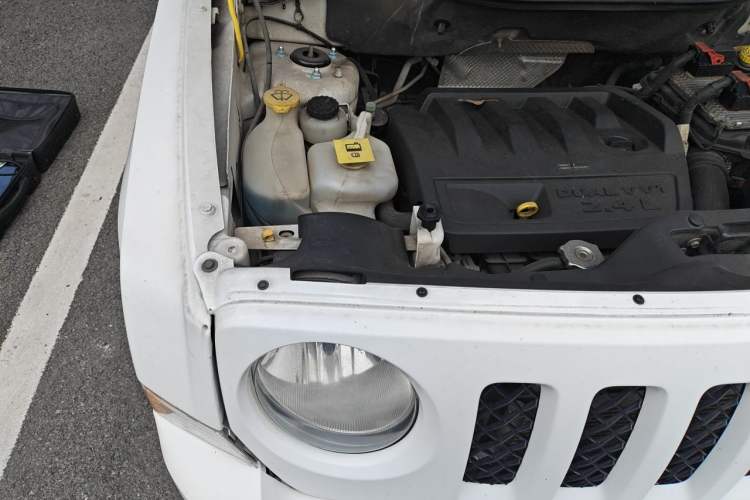 Used Jeep Patriot 2014 2.4L Sport Edition Engine Bay Right
