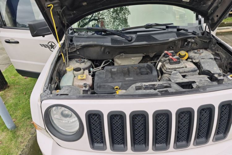 Used Jeep Patriot 2014 2.4L Sport Edition Engine Bay Right