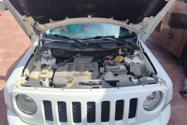 Used Jeep Patriot 2014 2.4L Sport Edition Engine Bay