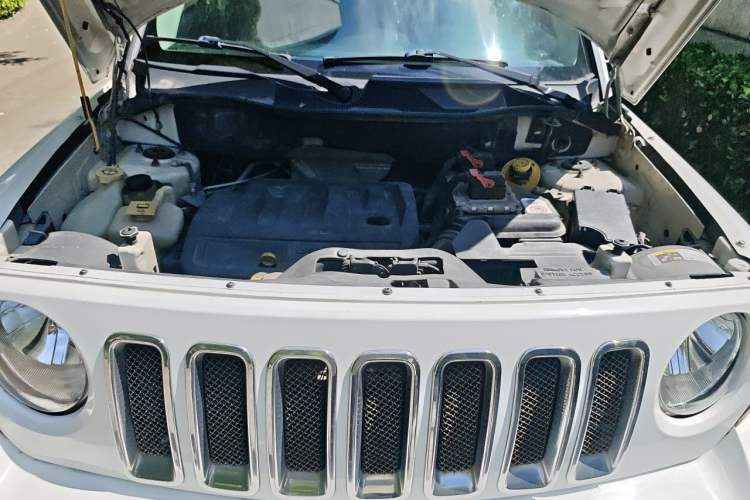 Used Jeep Patriot 2014 2.4L Luxury Navigation Edition Engine Bay