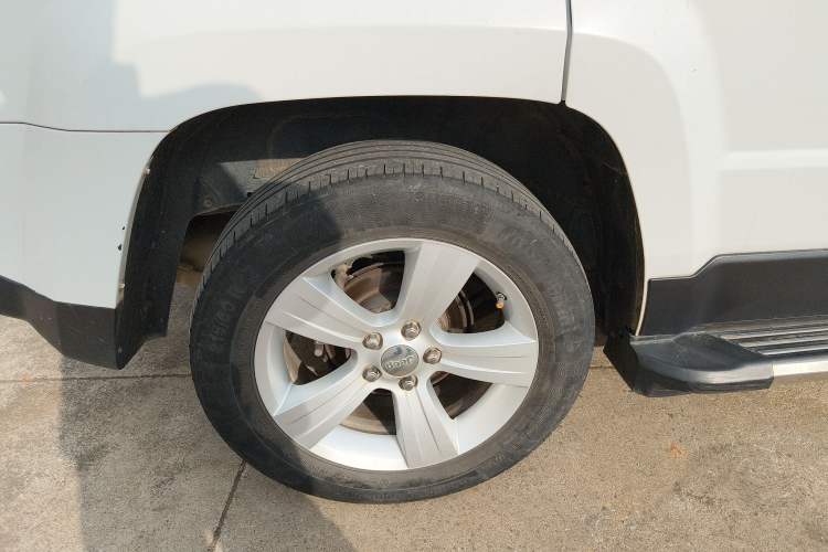 Used Jeep Patriot 2014 2.0L Sport Enhanced Edition Exterior 8