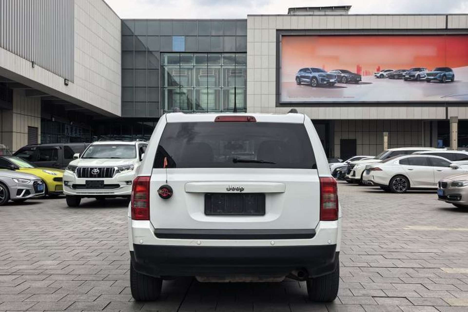 Used Jeep Patriot 2014 2.4L Sport Edition Exterior 8