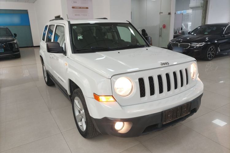Used Jeep Patriot 2014 2.0L Sport Enhanced Edition Front Right 45 Deg