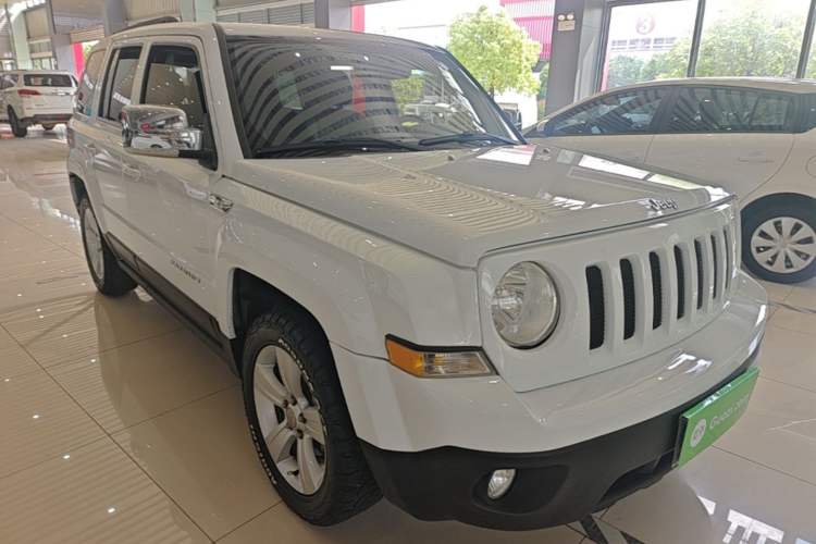 Used Jeep Patriot 2014 2.0L Sport Edition Front Right 45 Deg
