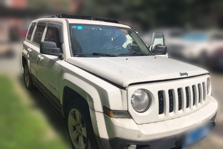 Used Jeep Patriot 2014 2.4L Luxury Navigation Edition Front Right 45 Deg