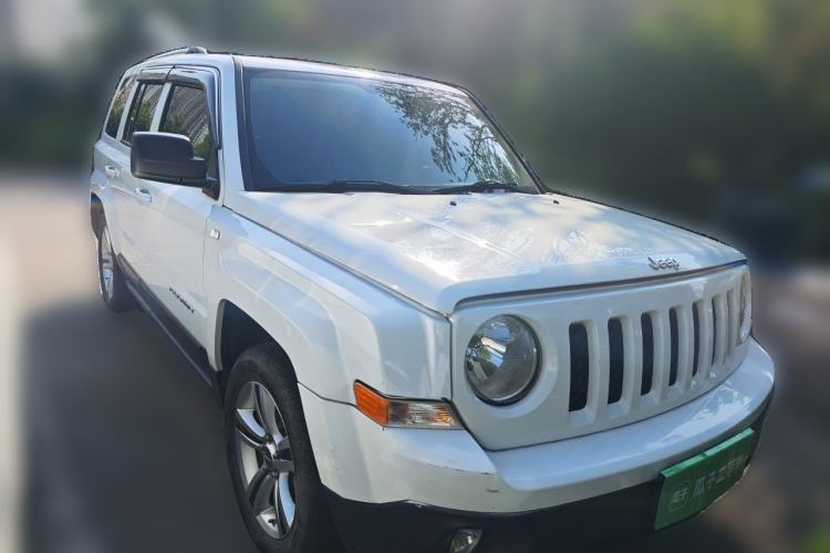 Used Jeep Patriot 2014 2.4L Luxury Navigation Edition Front Right 45 Deg