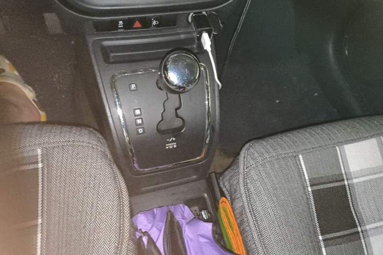 Used Jeep Patriot 2014 2.4L Sport Edition Gear Lever