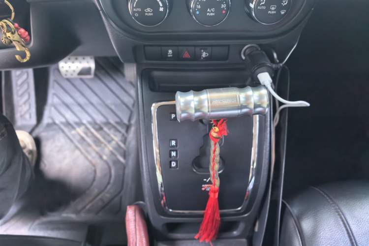 Used Jeep Patriot 2014 2.4L Sport Edition Gear Lever