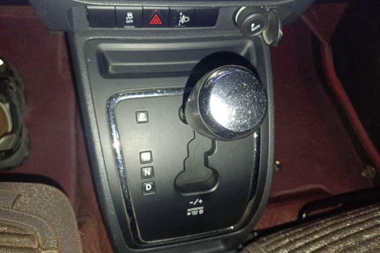 Used Jeep Patriot 2014 2.4L Sport Edition Gear Lever