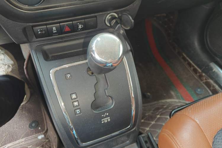 Used Jeep Patriot 2014 2.0L Sport Enhanced Edition Gear Lever
