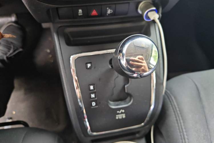 Used Jeep Patriot 2014 2.4L Sport Edition Gear Lever