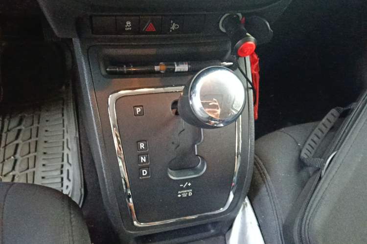 Used Jeep Patriot 2014 2.4L Sport Edition Gear Lever