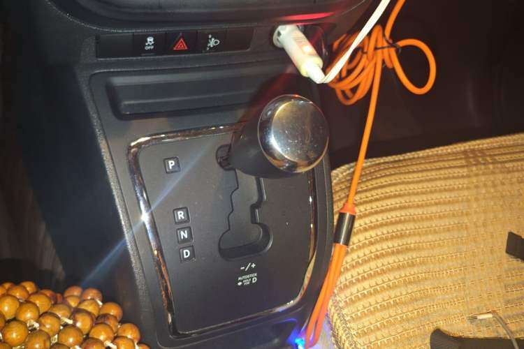 Used Jeep Patriot 2014 2.4L Sport Edition Gear Lever