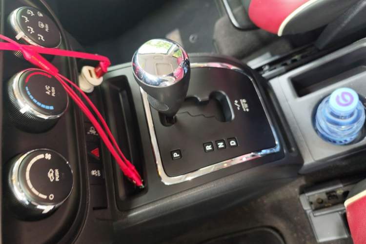 Used Jeep Patriot 2014 2.0L Sport Edition Gear Lever