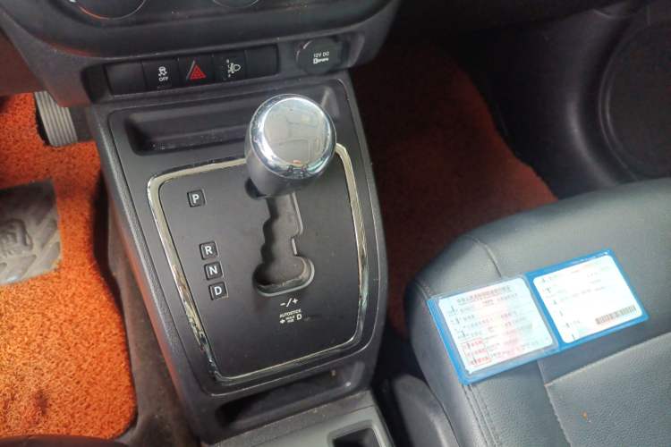 Used Jeep Patriot 2014 2.4L Sport Edition Gear Lever