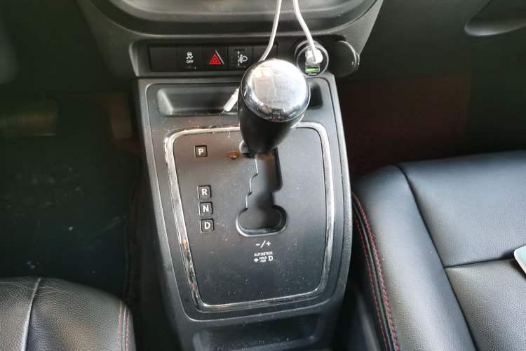 Used Jeep Patriot 2014 2.4L Serpentine Collection Edition Gear Lever