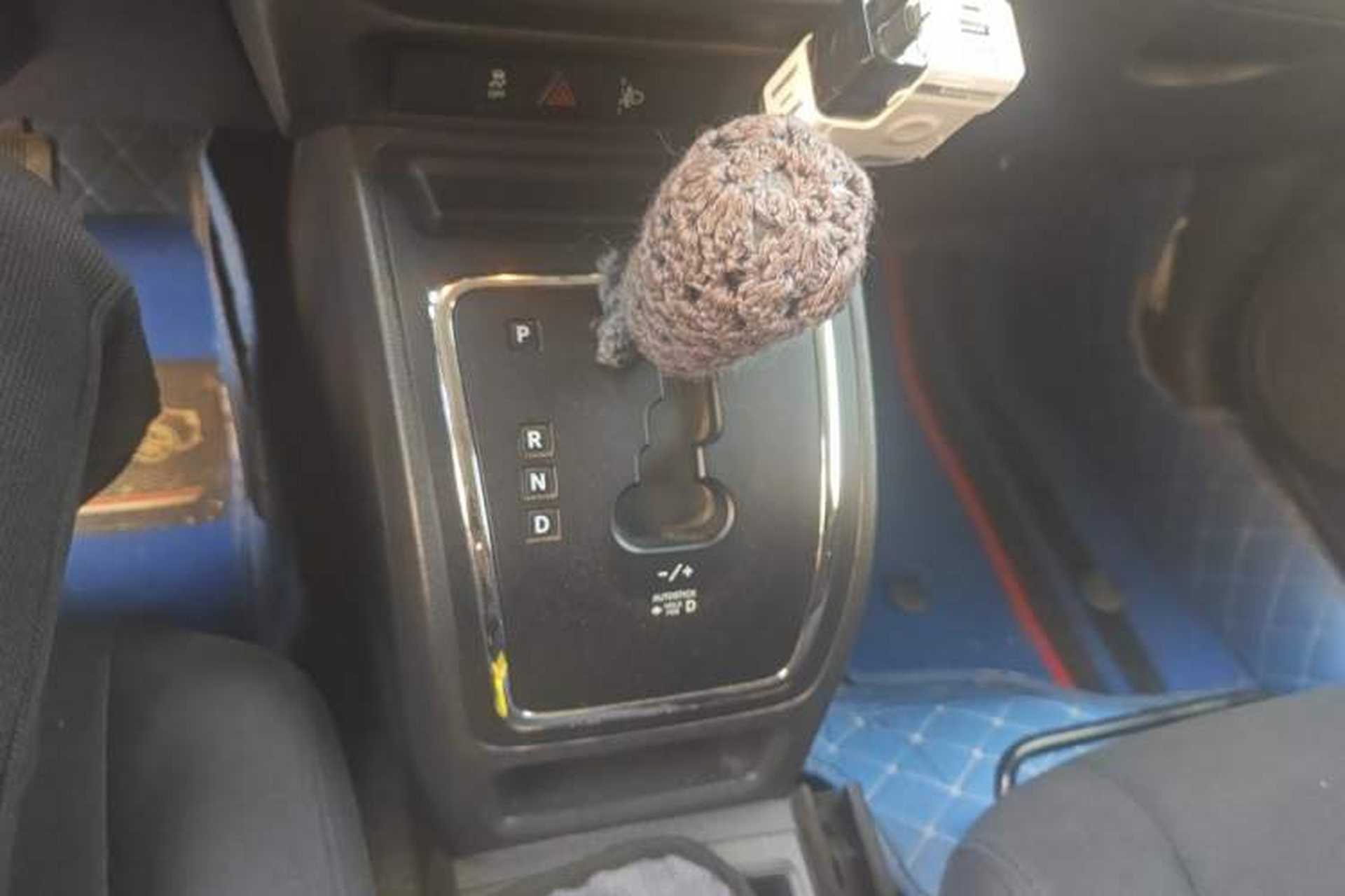 Used Jeep Patriot 2014 2.0L Sport Edition Gear Lever