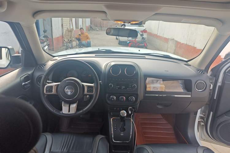Used Jeep Patriot 2014 2.0L Sport Edition Headliner