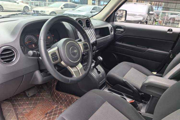 Used Jeep Patriot 2014 2.4L Sport Edition Interior 1