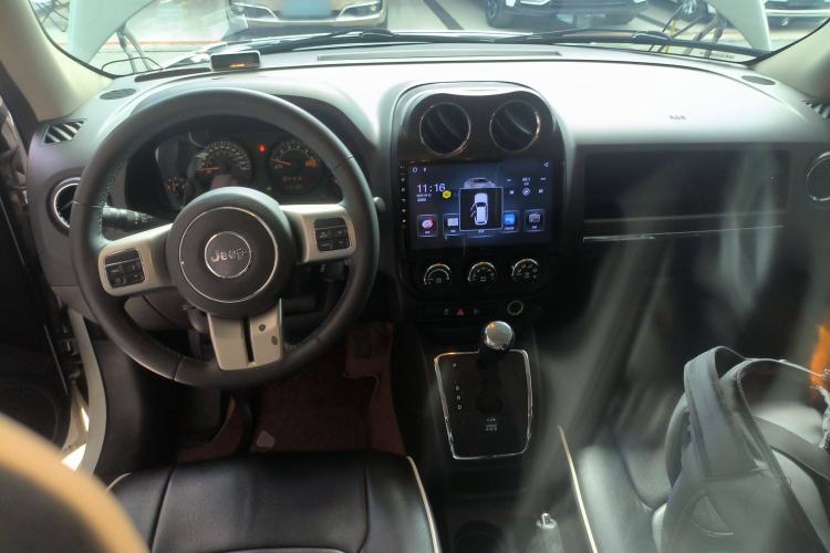Used Jeep Patriot 2014 2.4L Sport Edition Interior 2