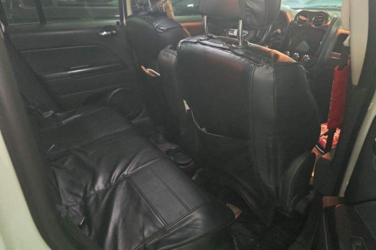 Used Jeep Patriot 2014 2.4L Sport Edition Interior 2