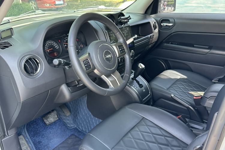 Used Jeep Patriot 2014 2.0L Sport Edition Interior 2