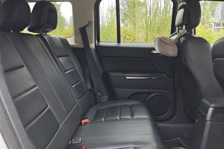 Used Jeep Patriot 2014 2.4L Luxury Navigation Edition Interior 2