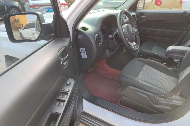 Used Jeep Patriot 2014 2.0L Sport Enhanced Edition Interior 3