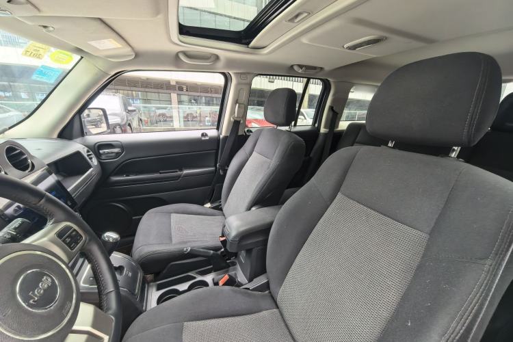 Used Jeep Patriot 2014 2.4L Sport Edition Interior 3