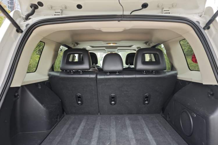 Used Jeep Patriot 2014 2.4L Luxury Navigation Edition Interior 3