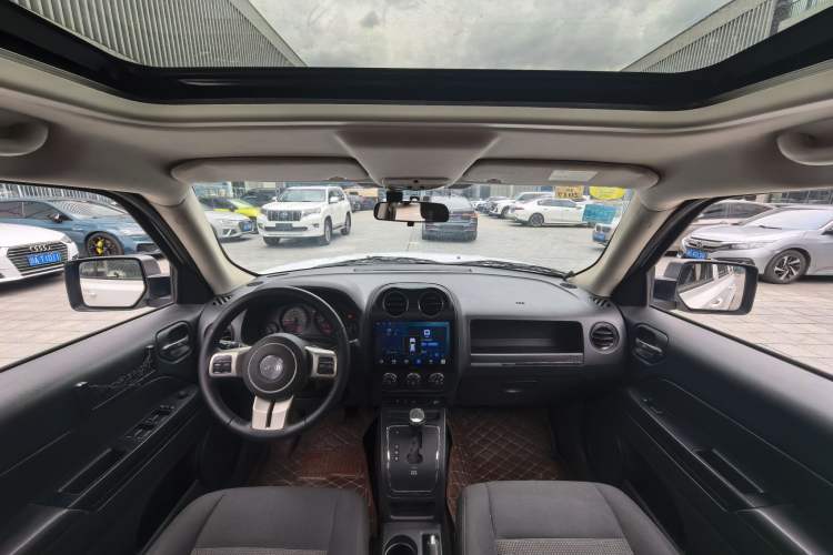 Used Jeep Patriot 2014 2.4L Sport Edition Interior 5