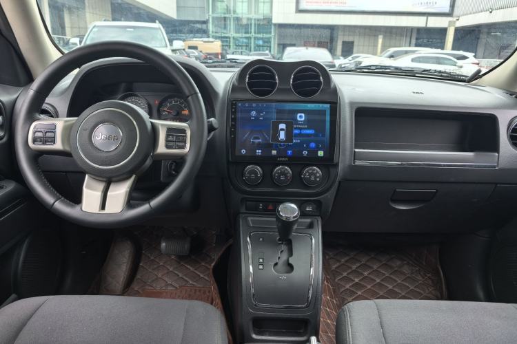 Used Jeep Patriot 2014 2.4L Sport Edition Interior 7