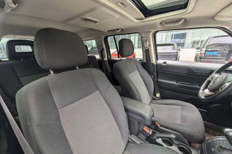 Used Jeep Patriot 2014 2.4L Sport Edition Interior 8