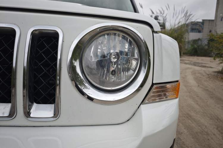 Used Jeep Patriot 2014 2.4L Luxury Navigation Edition Left Front Headlight