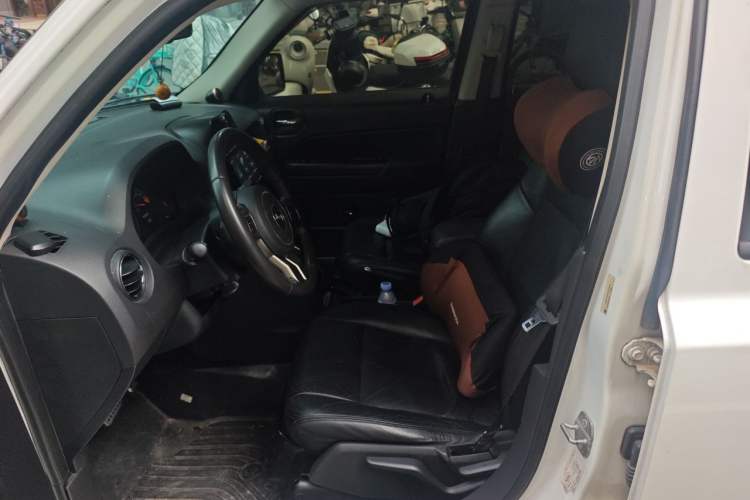 Used Jeep Patriot 2014 2.0L Sport Edition Left Front Seat
