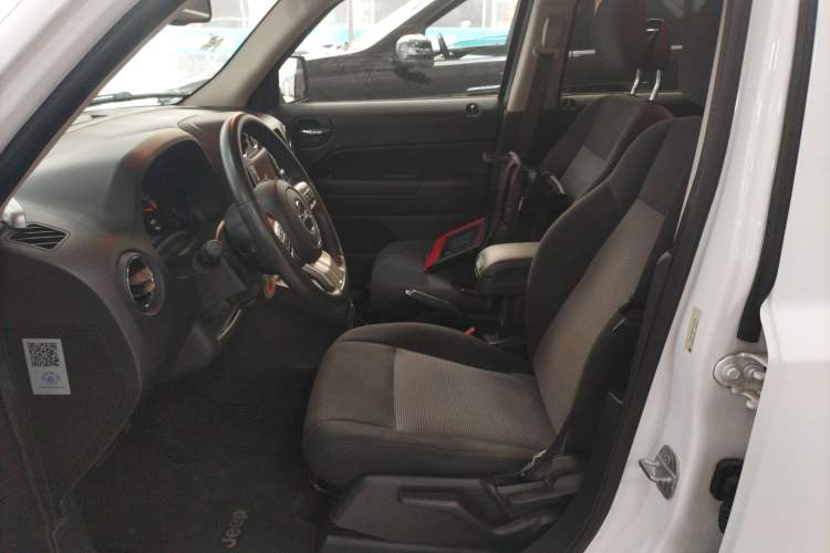 Used Jeep Patriot 2014 2.0L Sport Enhanced Edition Left Front Seat